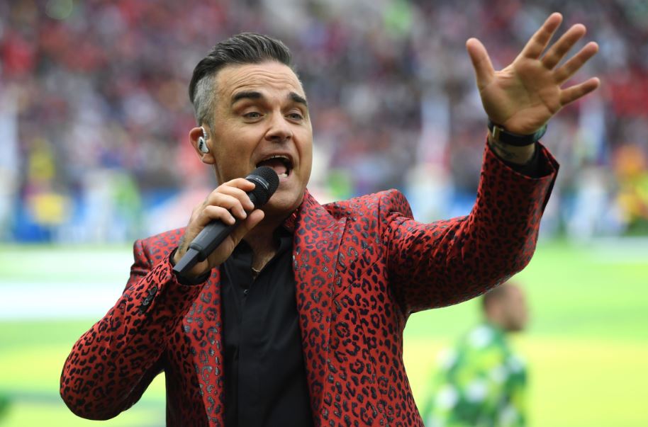 Robbie Williams kicks off World Cup with obscene gesture